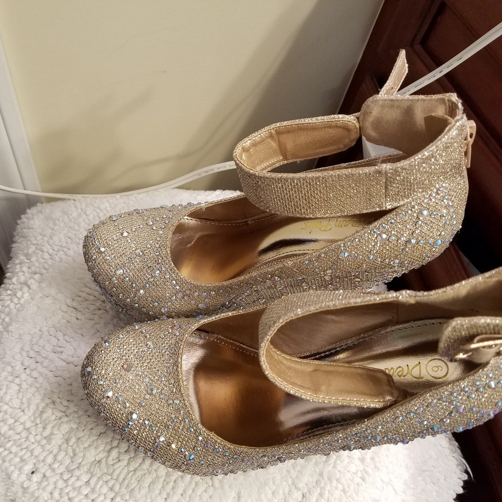 shoes - Picture 3 of 3